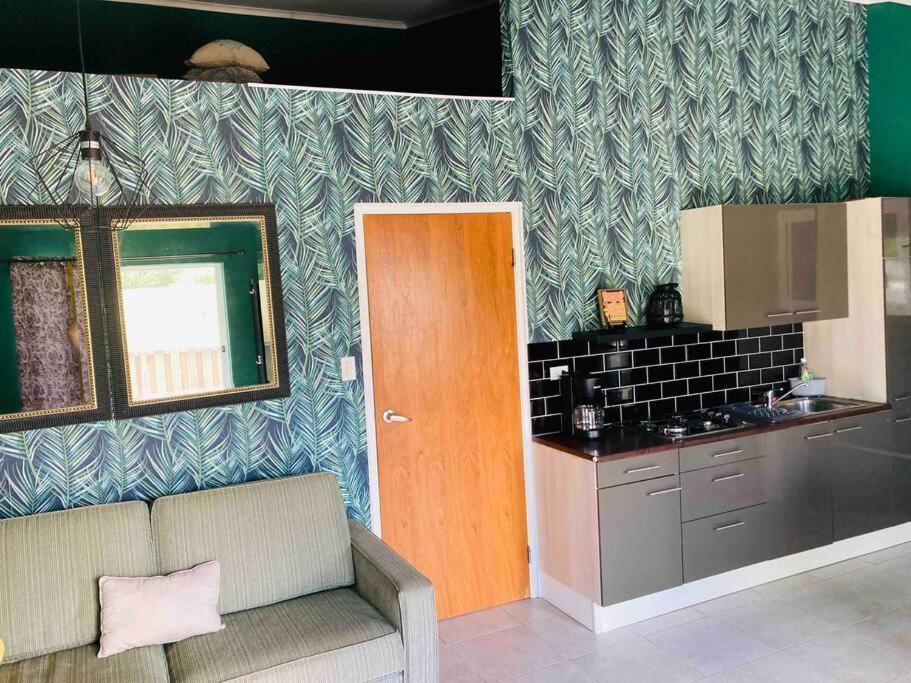 Palm Beach, Cozy Modern Apt, 15 min walk to Ocean!