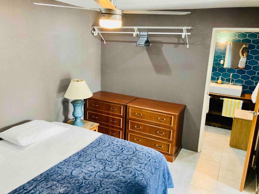 Palm Beach, Cozy Modern Apt, 15 min walk to Ocean!