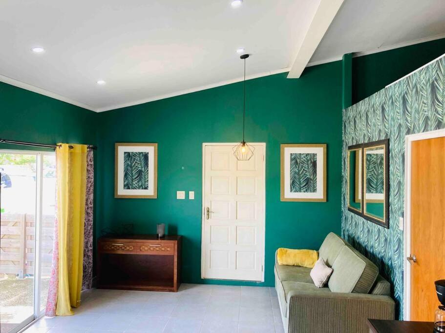 Palm Beach, Cozy Modern Apt, 15 min walk to Ocean!