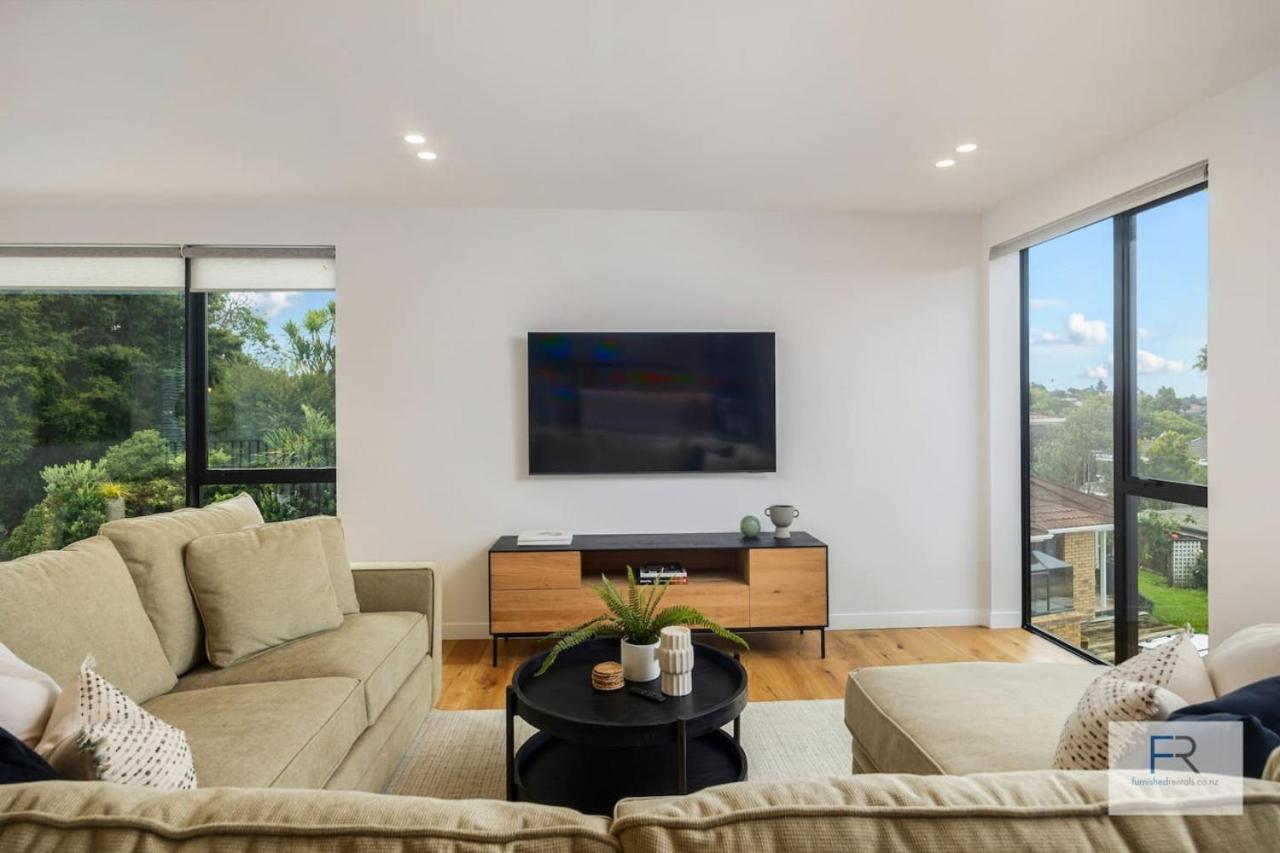 Sensational Seaview Home view 3