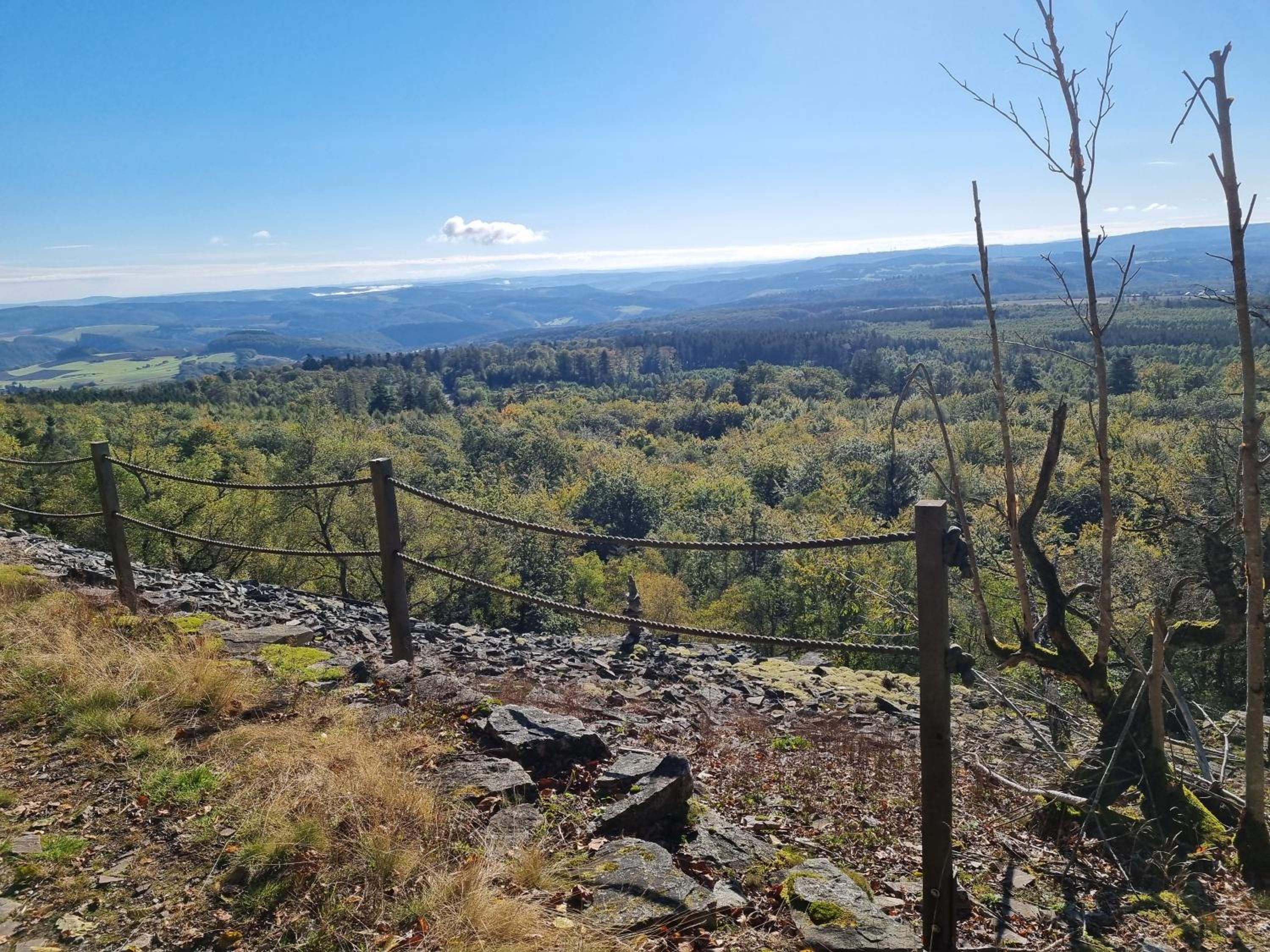 Rustikale Wanderhütte am Angelteich