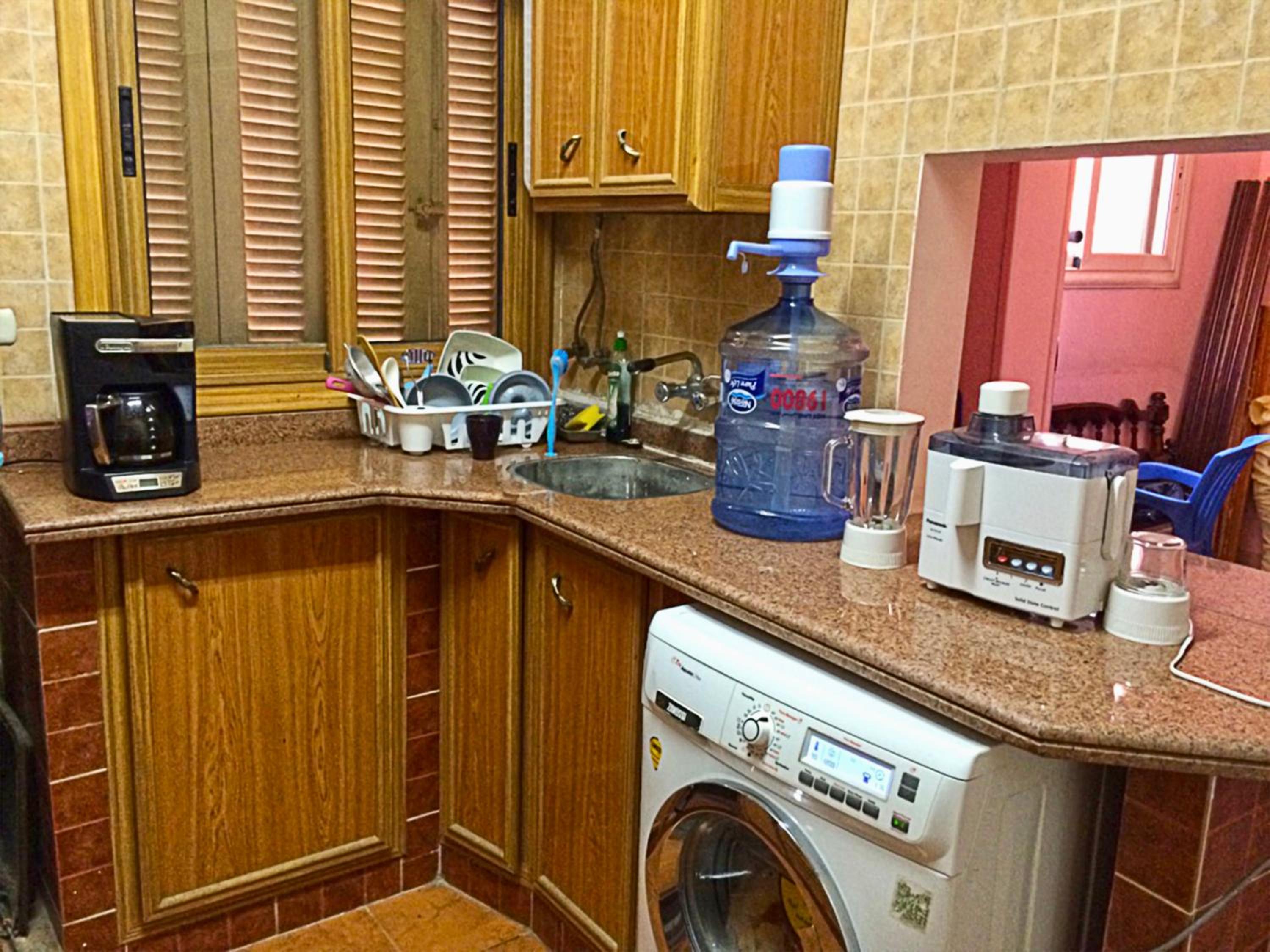 Men Only - Cozy Private Room with Shared Bathroom in Heliopolis AC 30Mbps WiFi 5G