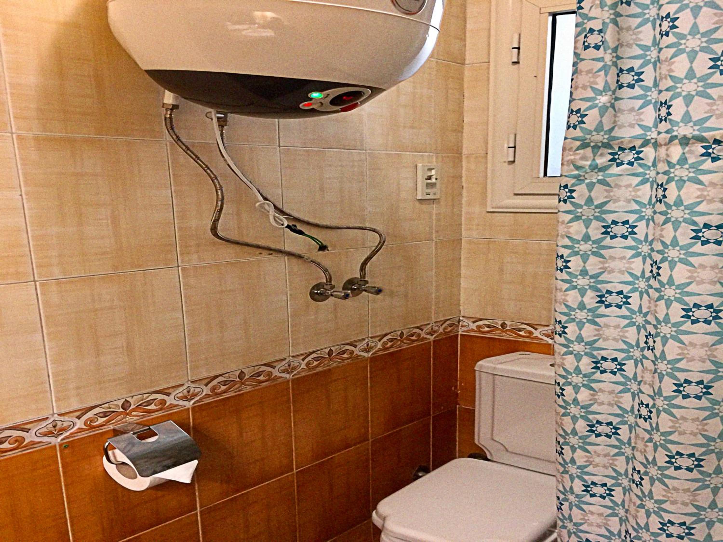 Men Only - Cozy Private Room with Shared Bathroom in Heliopolis AC 30Mbps WiFi 5G
