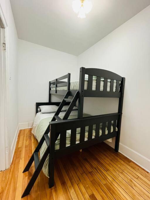 Charming 3BR Getaway, Free Parking & Near Metro