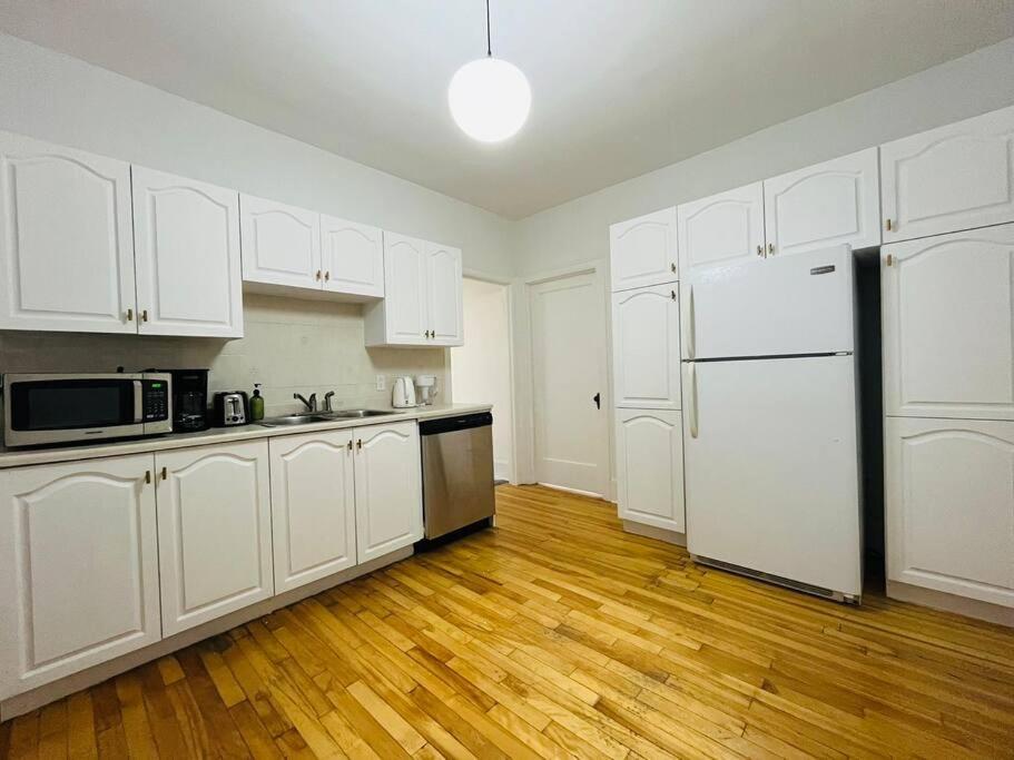 Charming 3BR Getaway, Free Parking & Near Metro