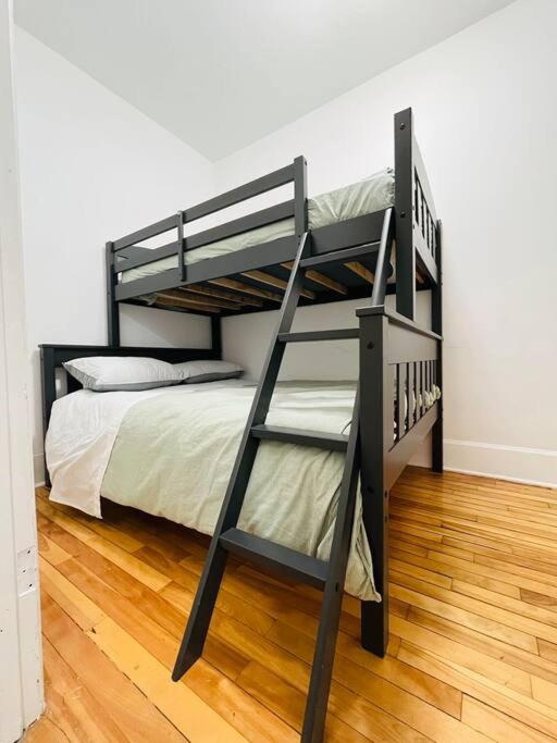 Charming 3BR Getaway, Free Parking & Near Metro