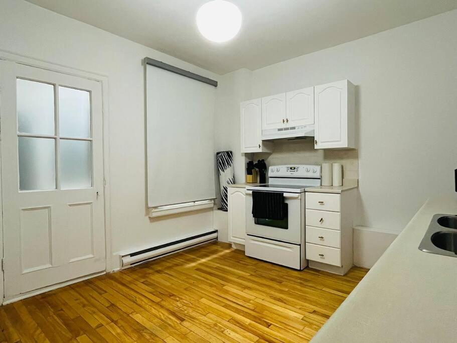 Charming 3BR Getaway, Free Parking & Near Metro