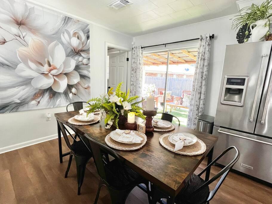 Spacious Southern Retreat - Sleeps 10 - 5 Beds view 4