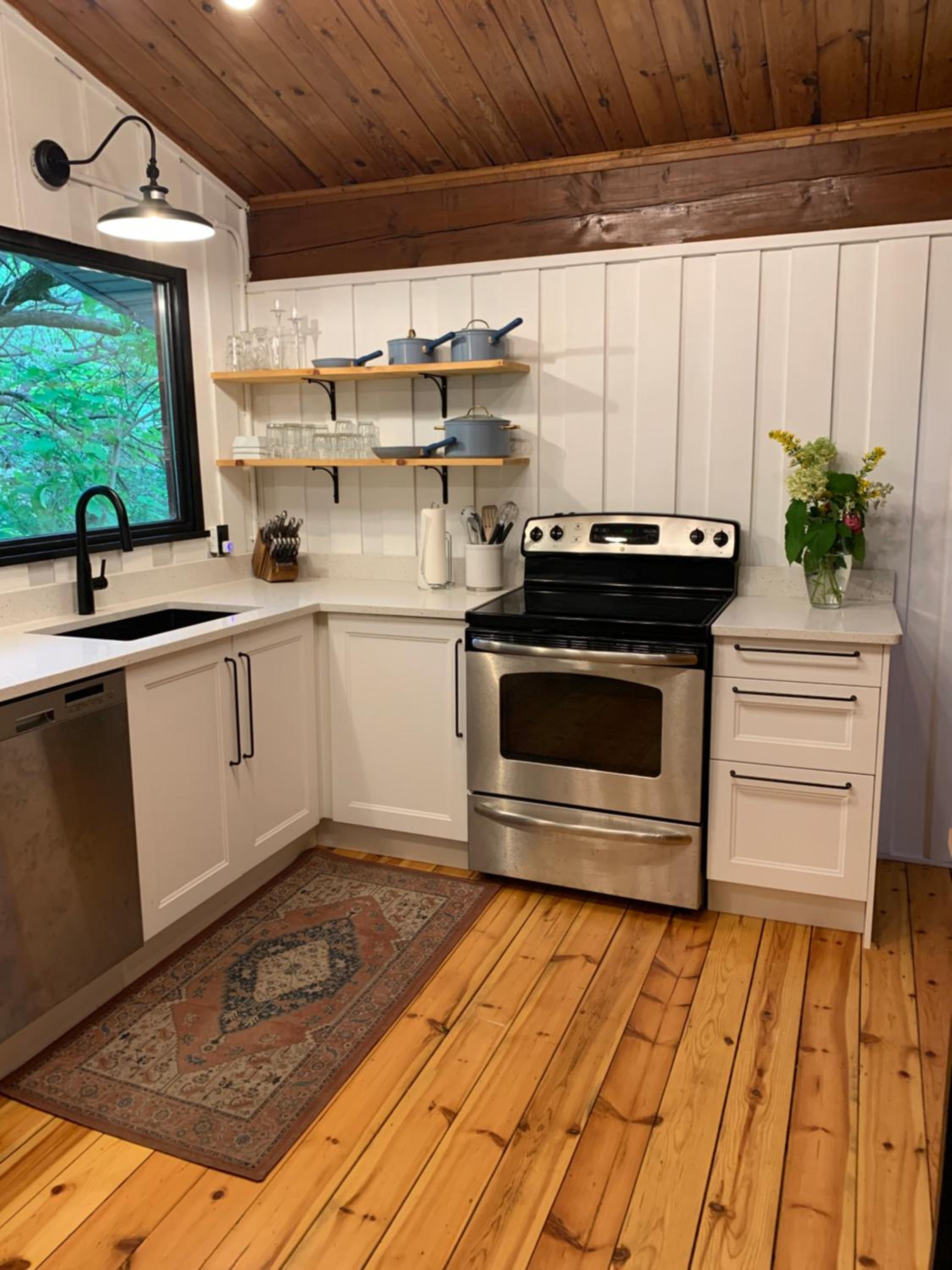 Cozy Riverside Cottage in Caledon Alton