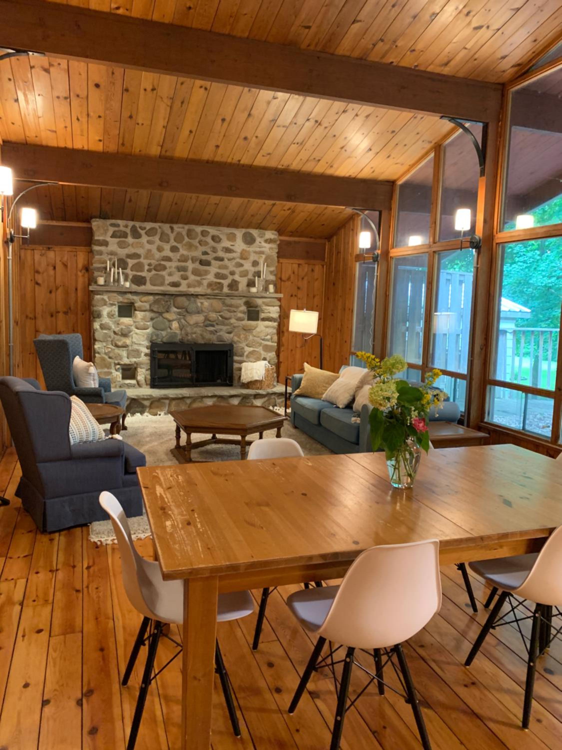 Cozy Riverside Cottage in Caledon Alton