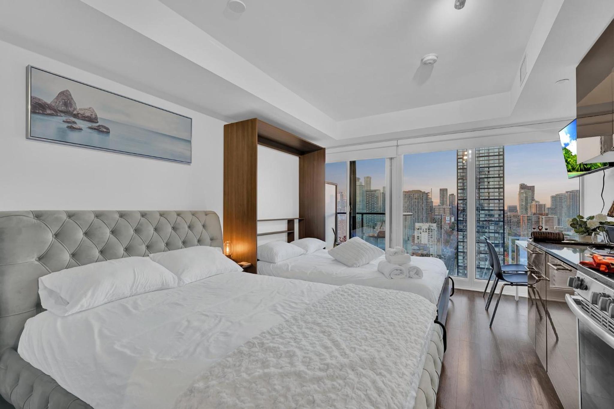 29th Floor Deluxe, Best View of Downtown Toronto