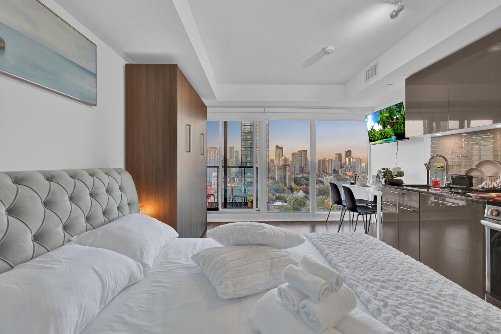 29th Floor Deluxe, Best View of Downtown Toronto