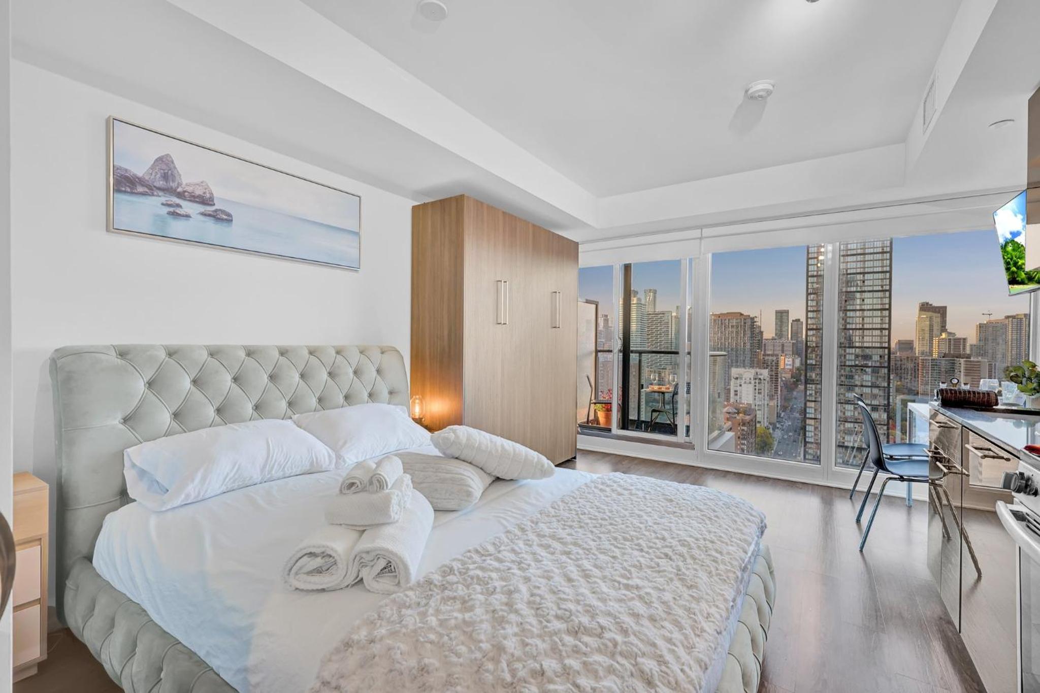 29th Floor Deluxe, Best View of Downtown Toronto