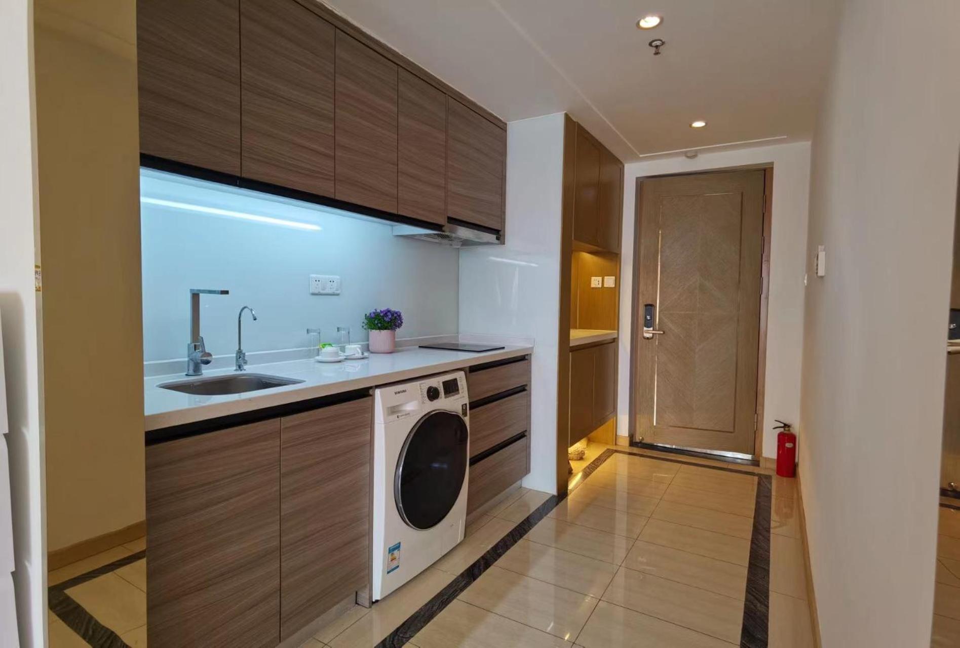 Shanghai Lerongju Boutique Apartment Metro Line 8 20meter