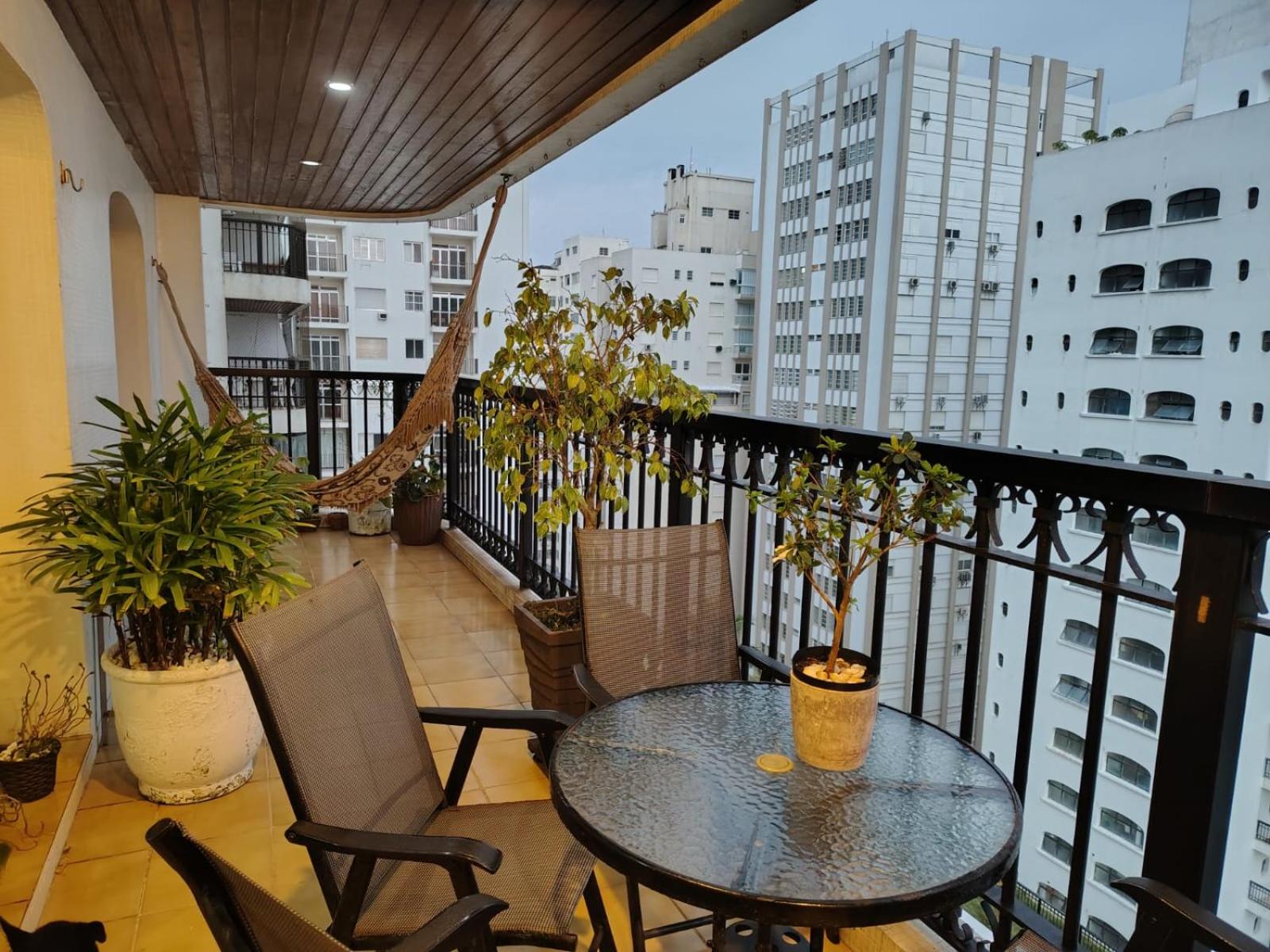 Ap Pitangueiras com vista deslumbrante pro mar lazer completo garagem e perto de tudo