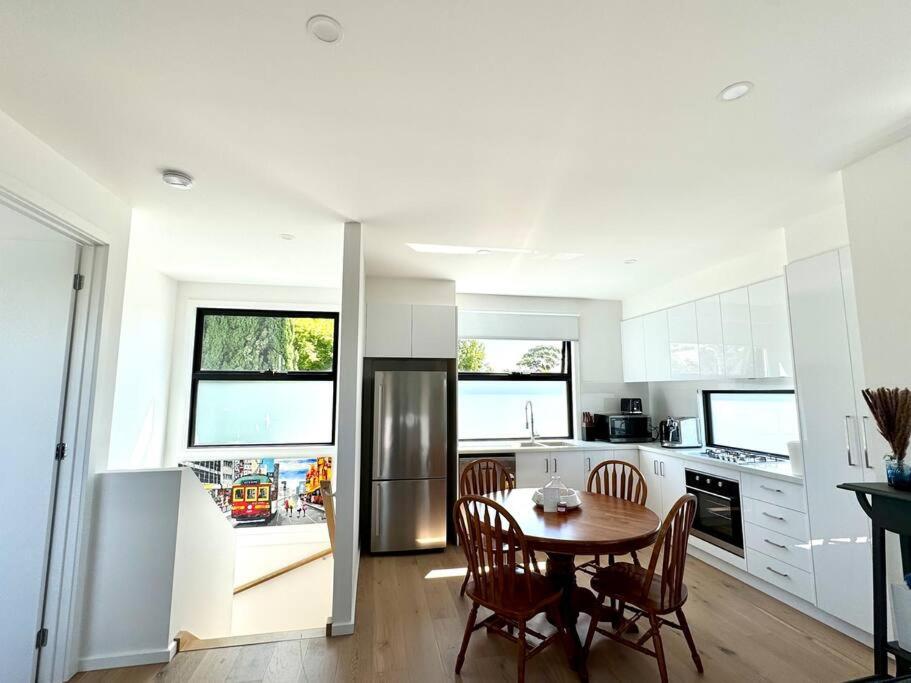 Footscray City Retreat - Full House & Parking