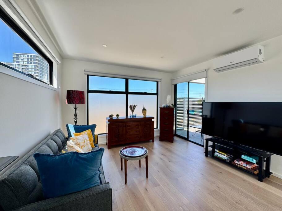 Footscray City Retreat - Full House & Parking