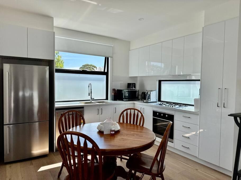 Footscray City Retreat - Full House & Parking