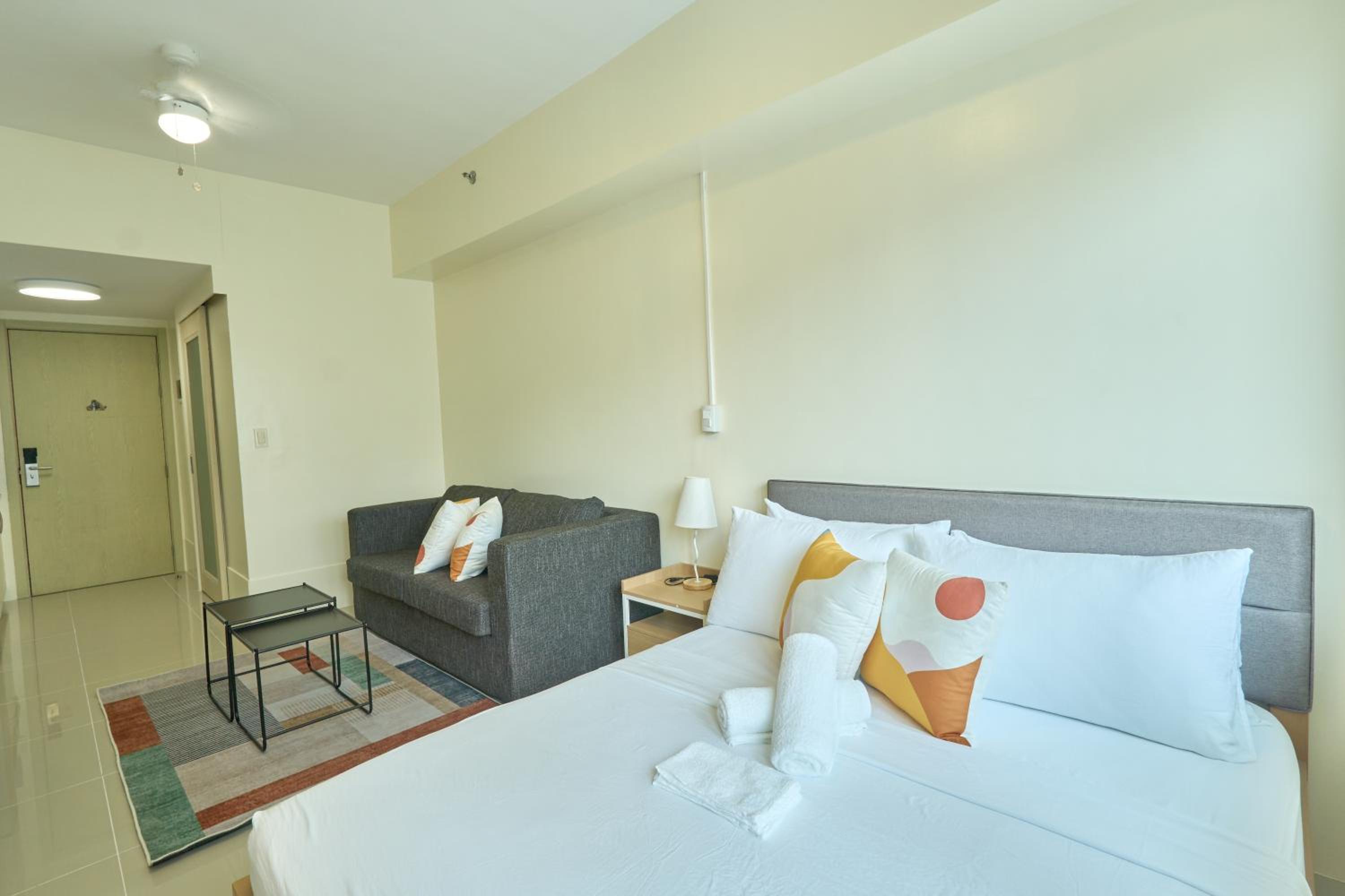 The Suite Life - Level 42 at Makati view 4