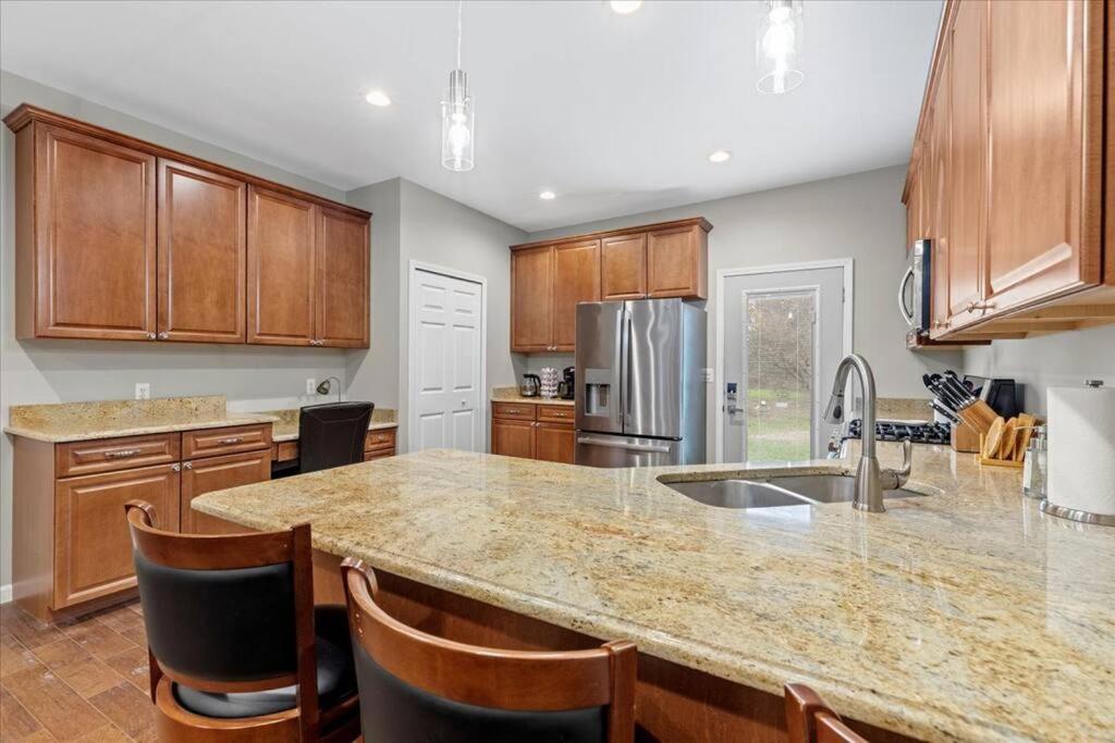 Furnished Home near GM Plant and Great Lakes Crossing Mall