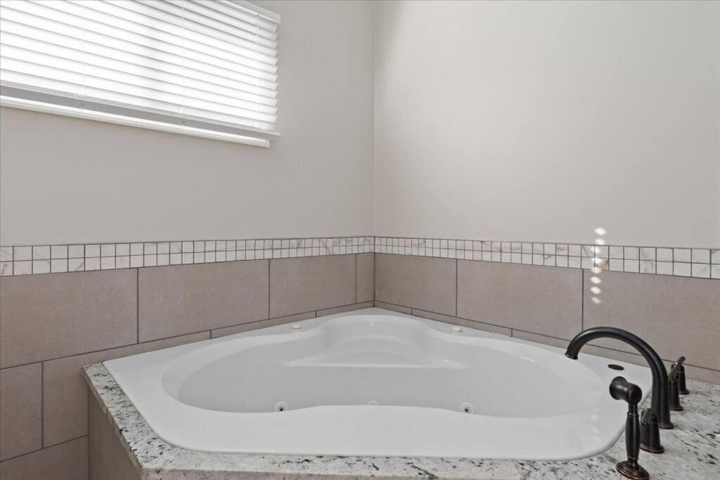 Furnished Home near GM Plant and Great Lakes Crossing Mall