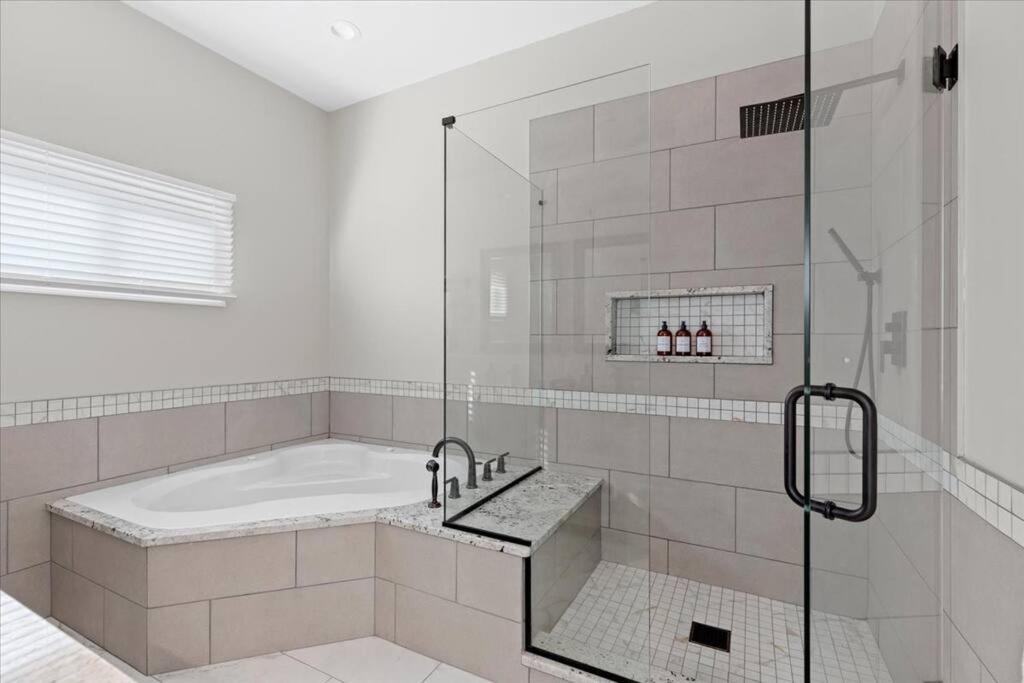 Furnished Home near GM Plant and Great Lakes Crossing Mall