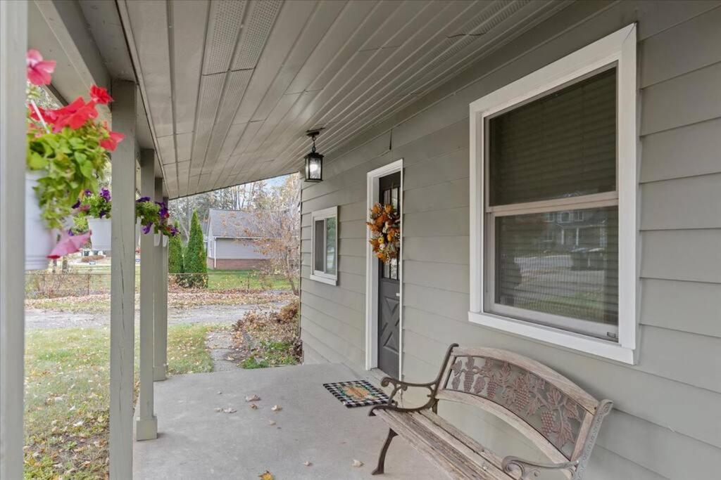 Furnished Home near GM Plant and Great Lakes Crossing Mall