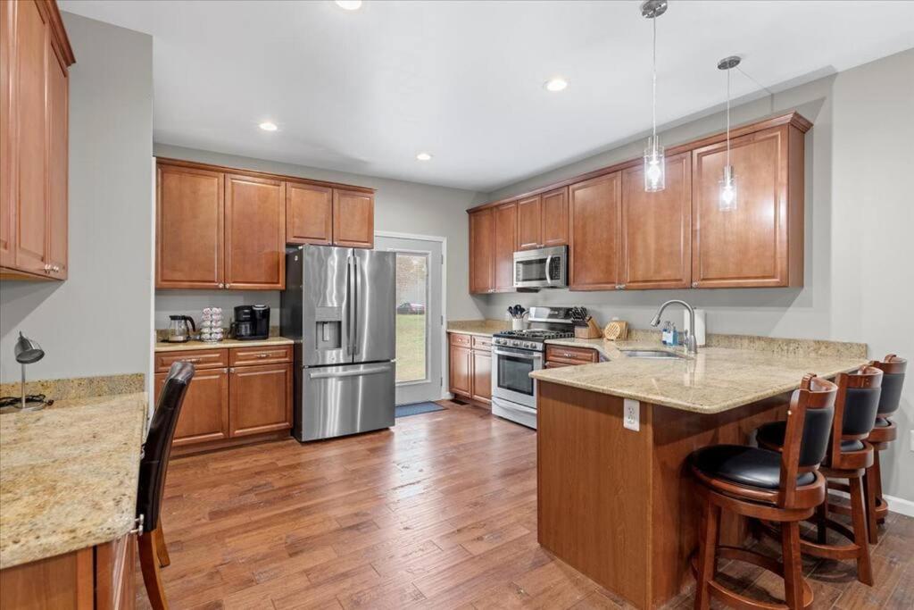 Furnished Home near GM Plant and Great Lakes Crossing Mall