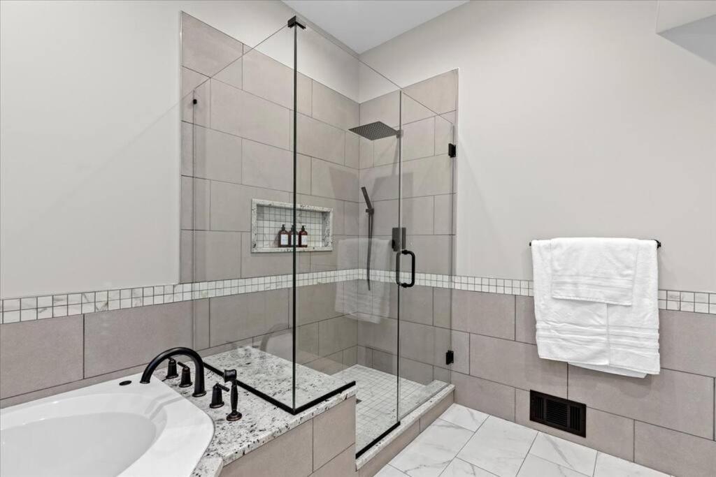 Furnished Home near GM Plant and Great Lakes Crossing Mall