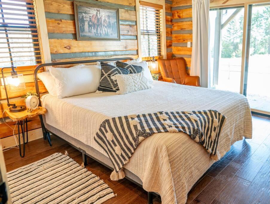 Moose Hollow Cabin Near Moscow view 3