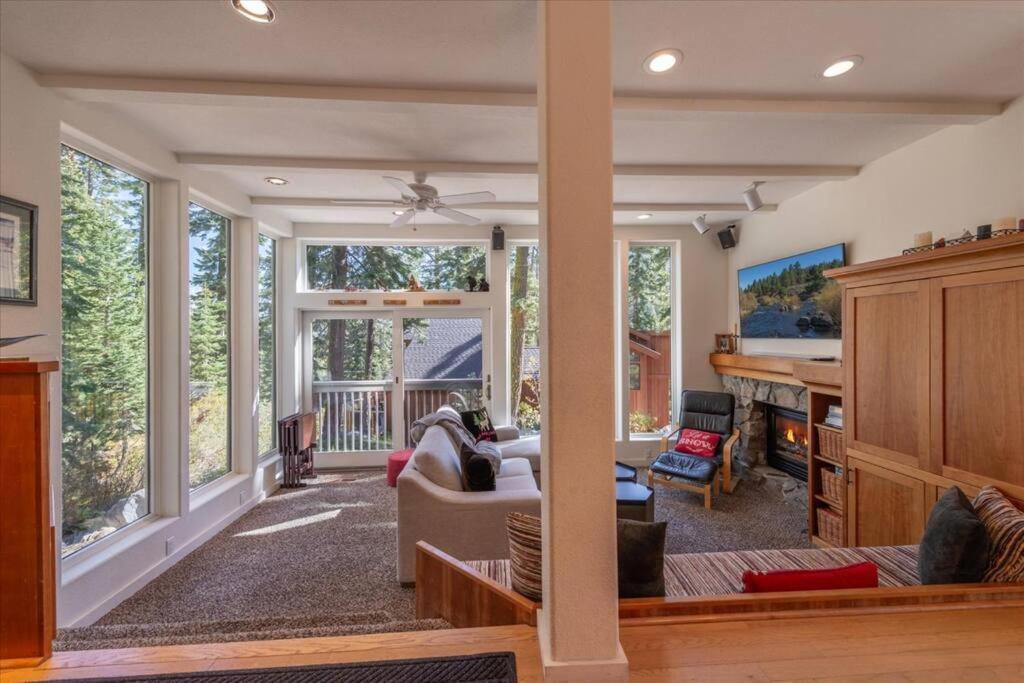 Cozy Palisades Tahoe Ski Cabin 3BR 3BA Free Shuttle to Lifts Book on Mobile for Promo Price