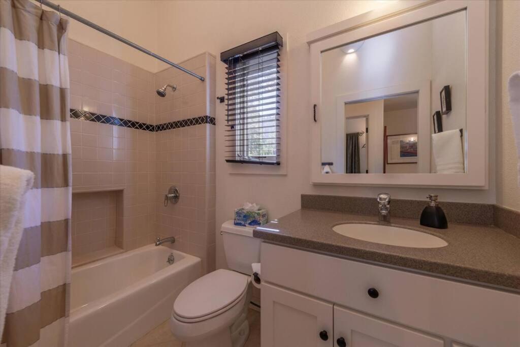 Cozy Palisades Tahoe Ski Cabin 3BR 3BA Free Shuttle to Lifts Book on Mobile for Promo Price