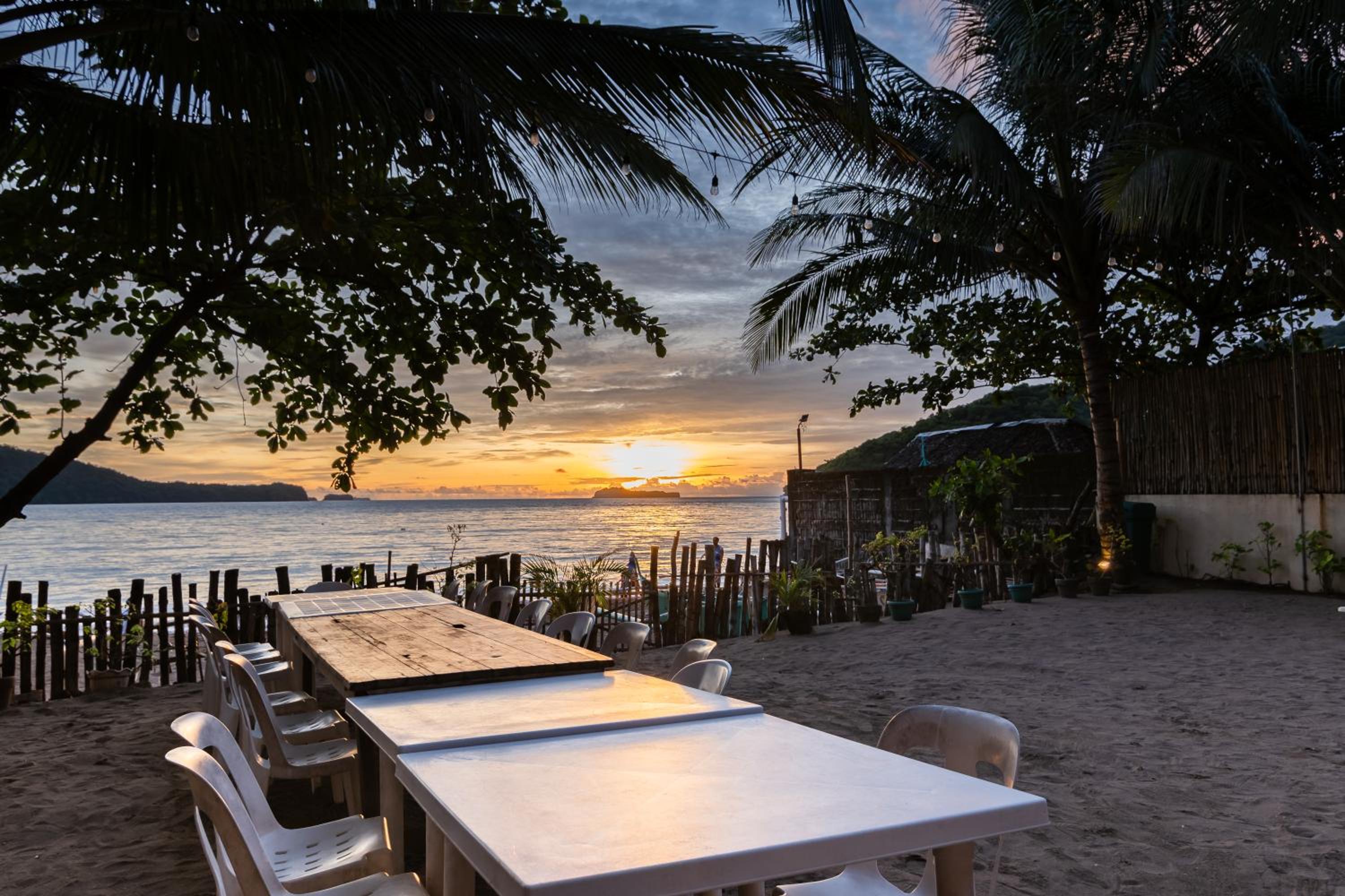 DEKHAUS Amazing Beach Front Home in Nasugbu view 2