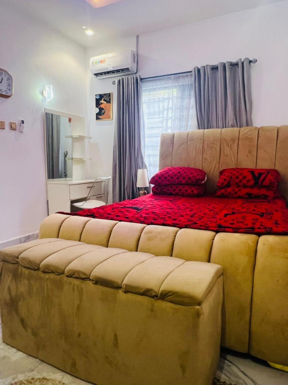 Vokzluxuryshortlet 1-Bedroom Apartment view 4