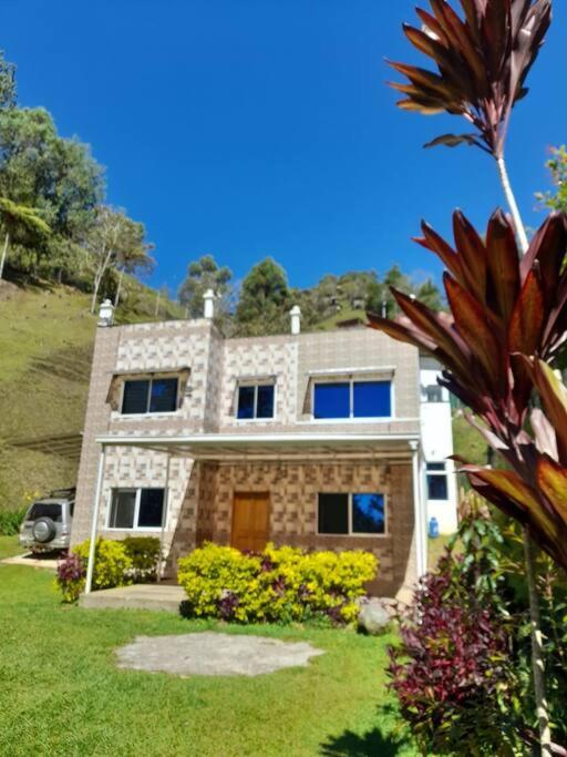 Acogedora Casa De Campo Con Jakuzzi, Descanso Garantizado