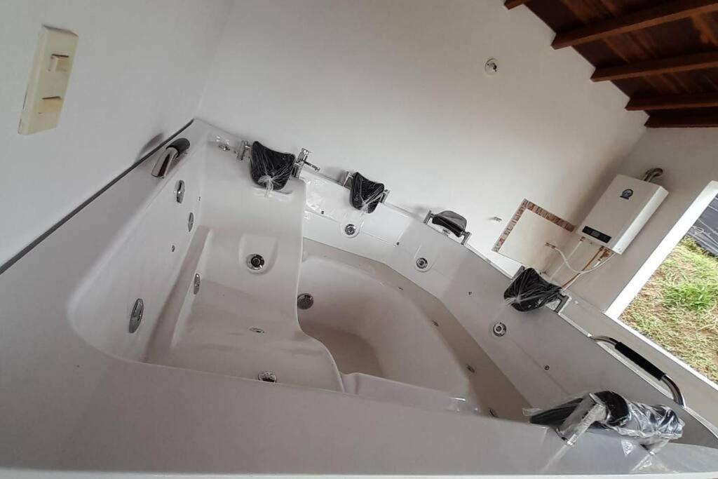 Acogedora Casa De Campo Con Jakuzzi, Descanso Garantizado