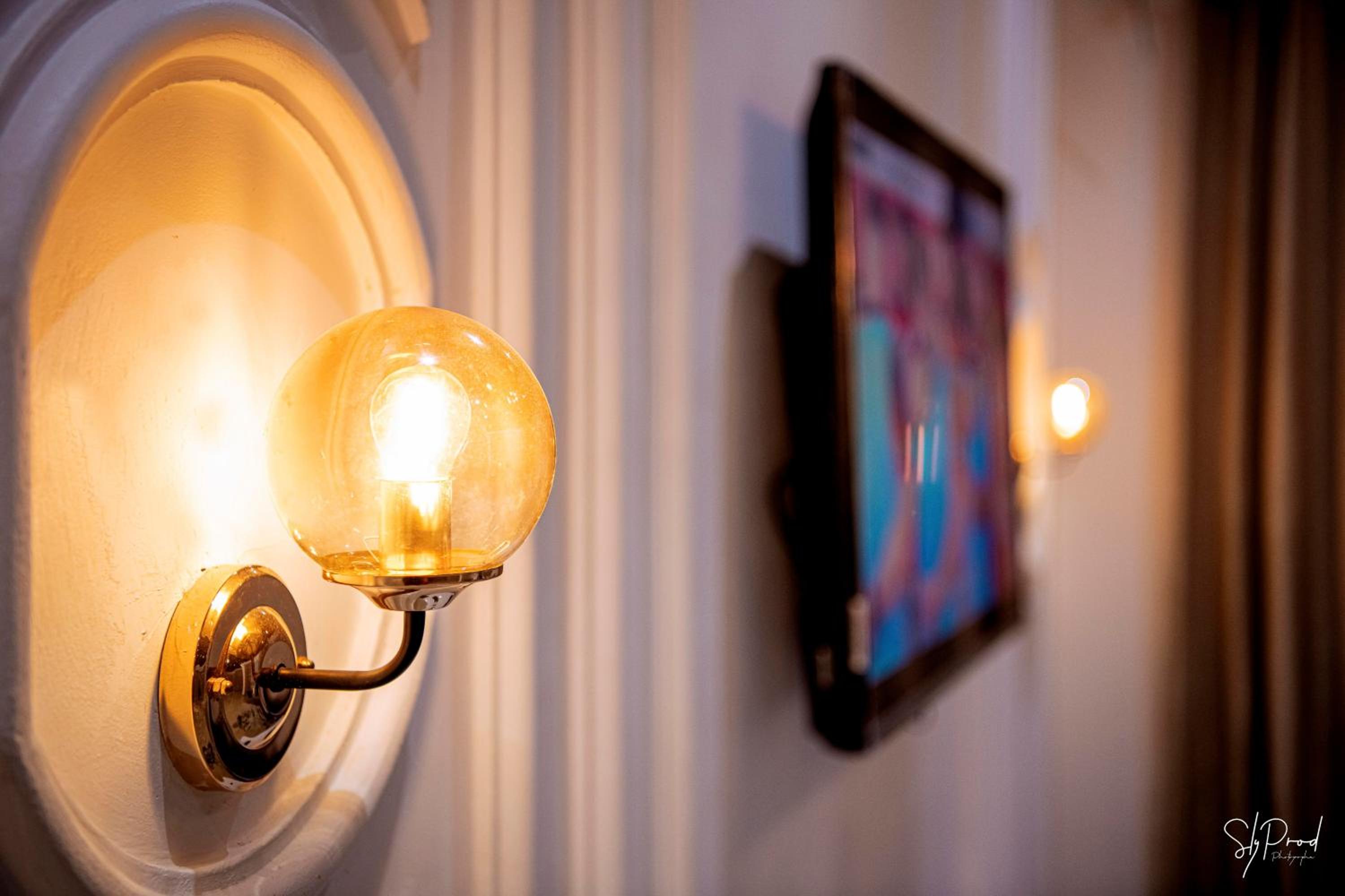 Villa Bonapriso-Hydrocarbures luxueux Consierge , gardien ,WiFi , groupe électrogène