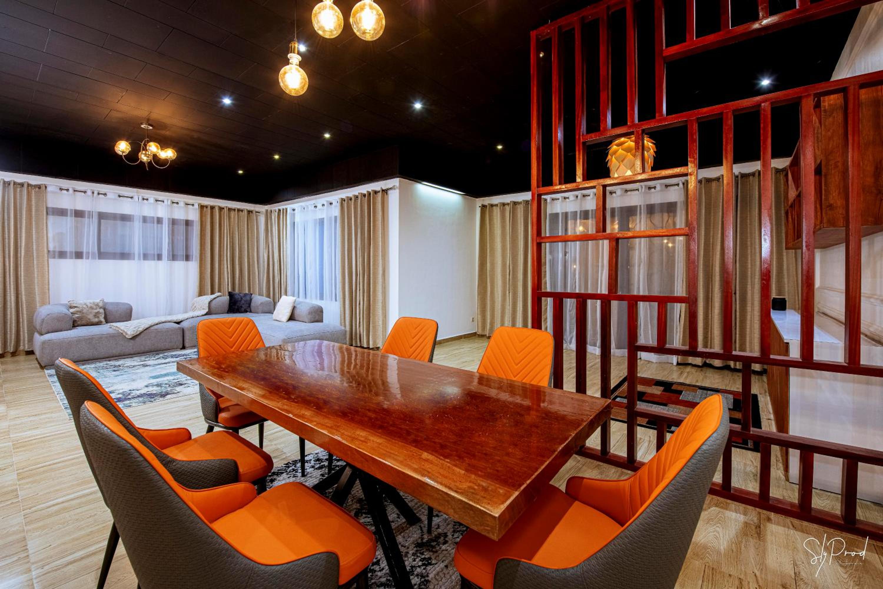 Villa Bonapriso-Hydrocarbures luxueux Consierge , gardien ,WiFi , groupe électrogène