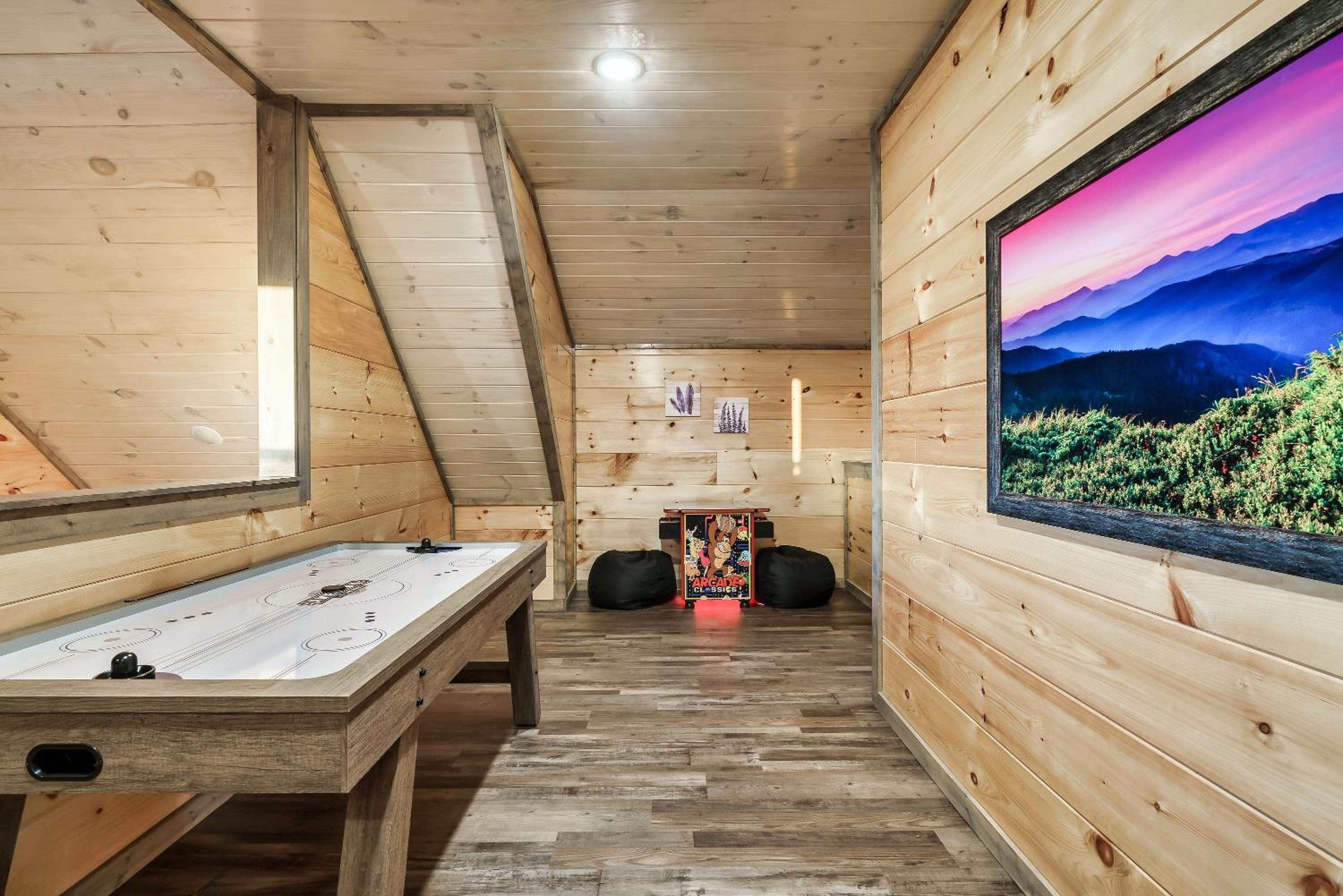 New-Mtn Views-Indoor Pool-Hot Tub-Game Room-Wifi view 4