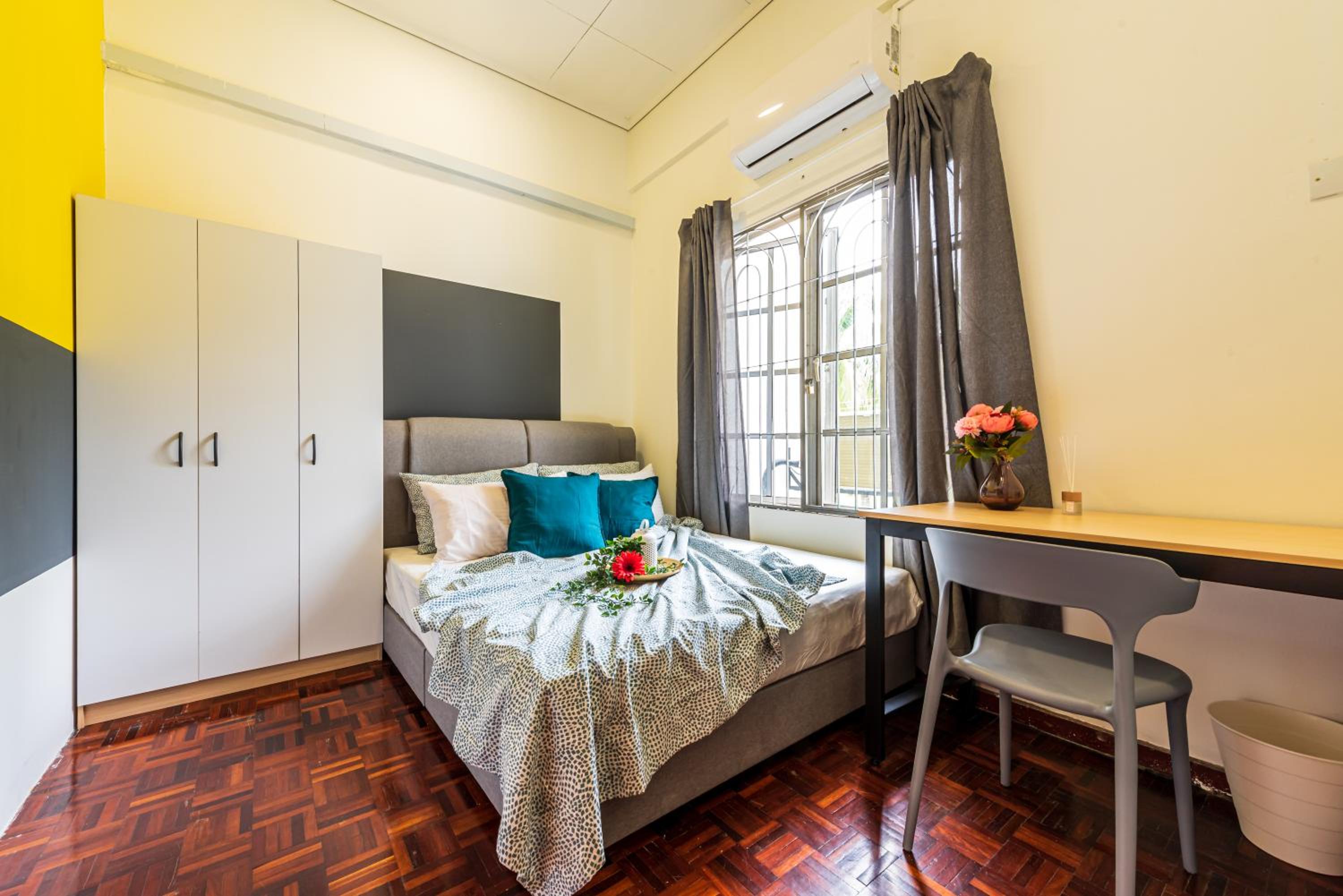 7 min to Sunway Pyramid Deluxe Room Shared House at PJS9 photo 1