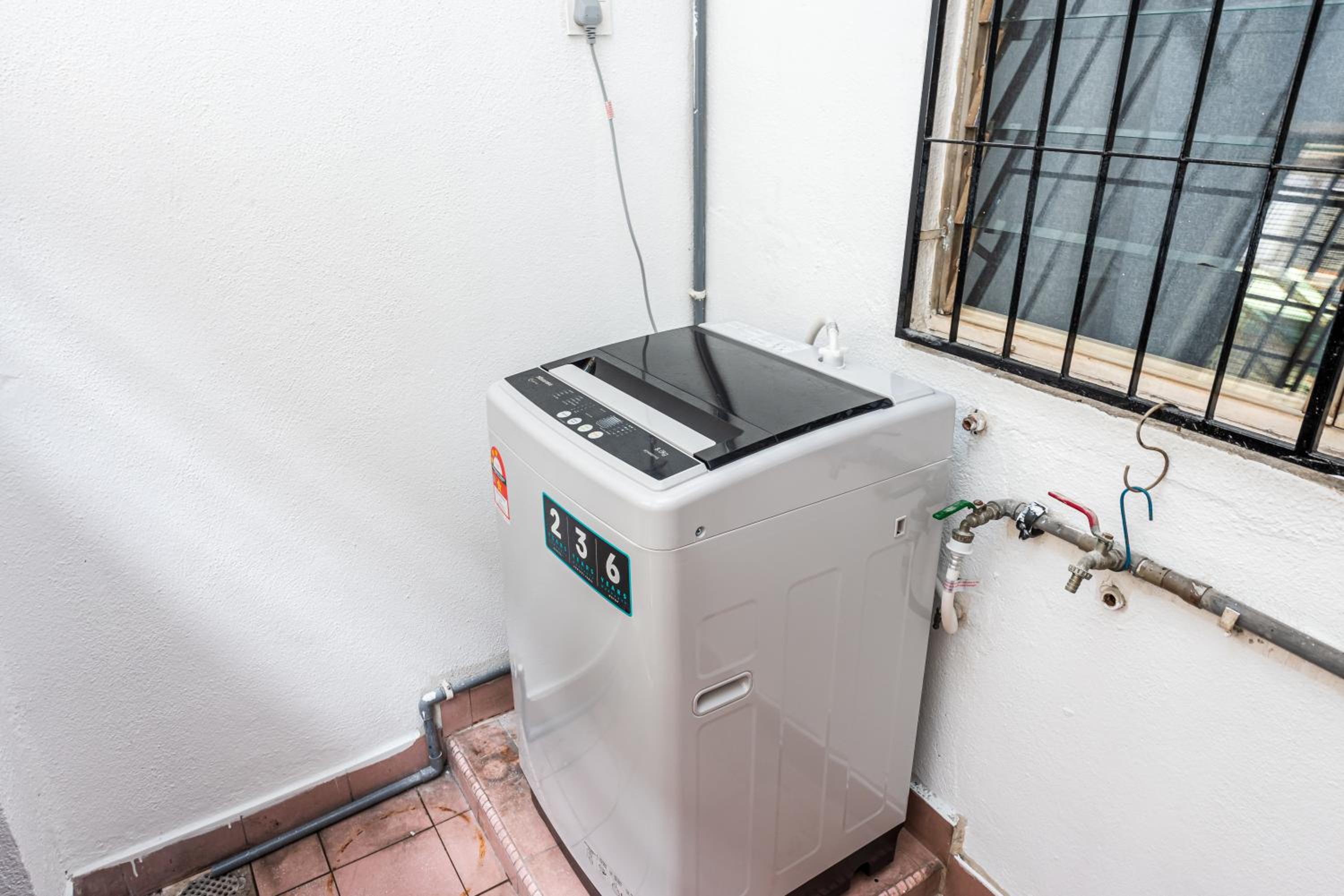 7 min to Sunway Pyramid Deluxe Room Shared House at PJS9 photo 5
