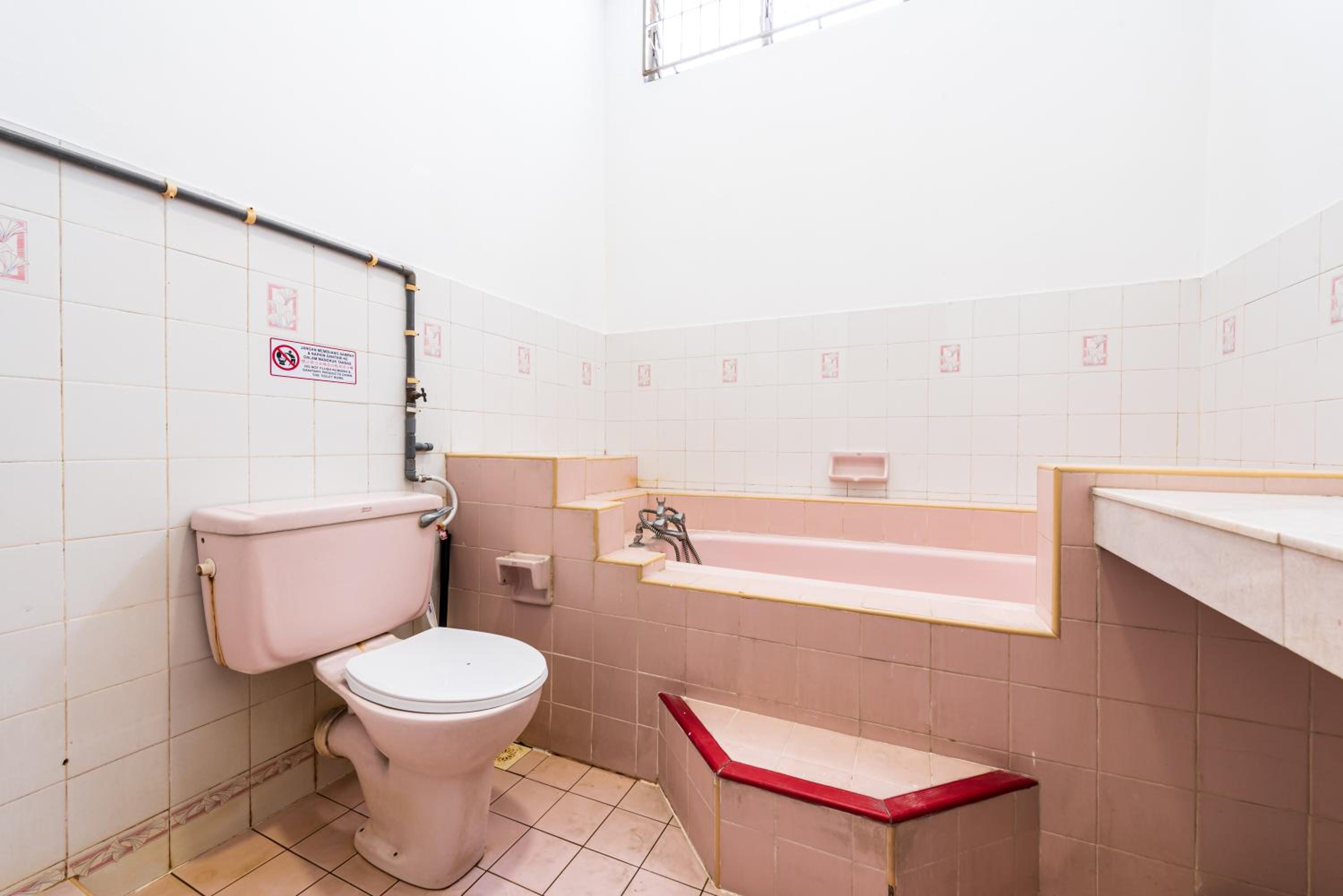 7 min to Sunway Pyramid Deluxe Room Shared House at PJS9 view 4