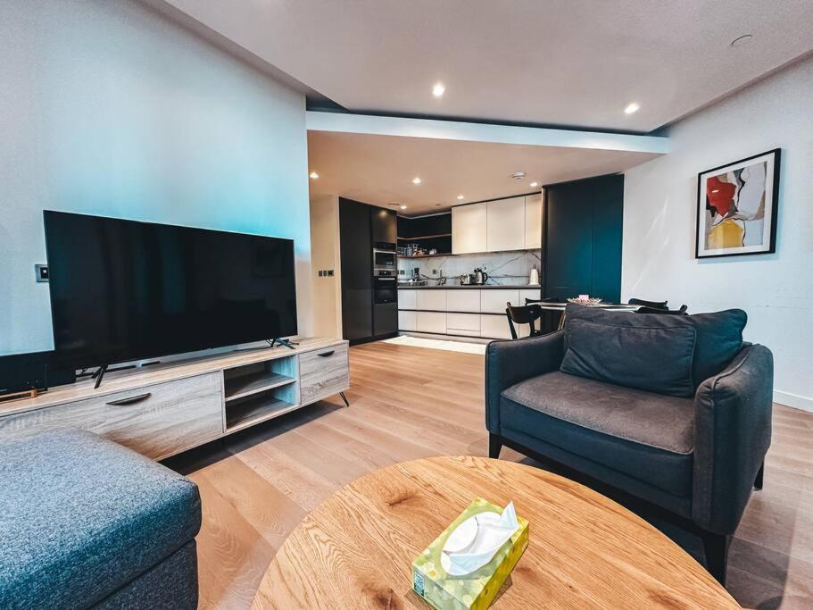 Cozy 2-Beds Family Condo in Central London