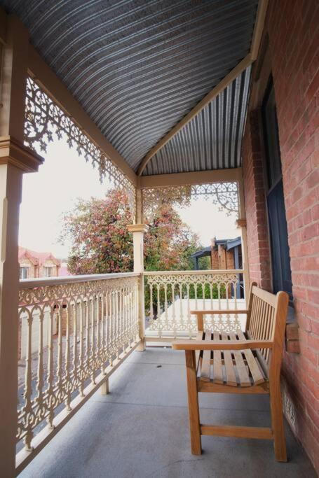 Spacious CBD terrace - 3 beds, wifi and parking