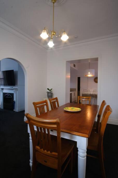 Spacious CBD terrace - 3 beds, wifi and parking