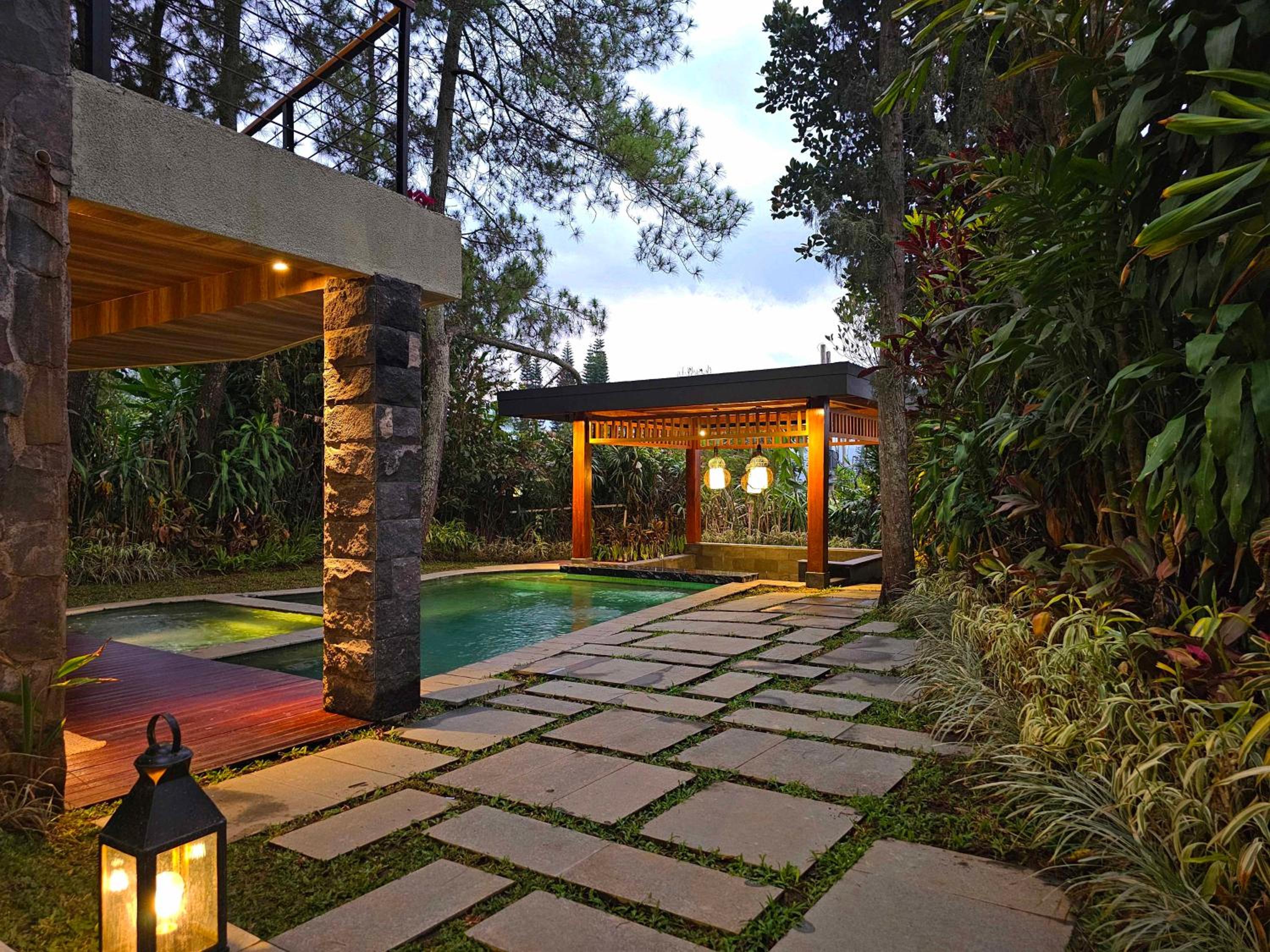 Villa Klub Bunga Kolam Air Panas 4 Kamar