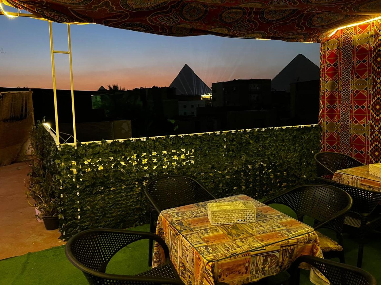 Jana Pyramids view inn