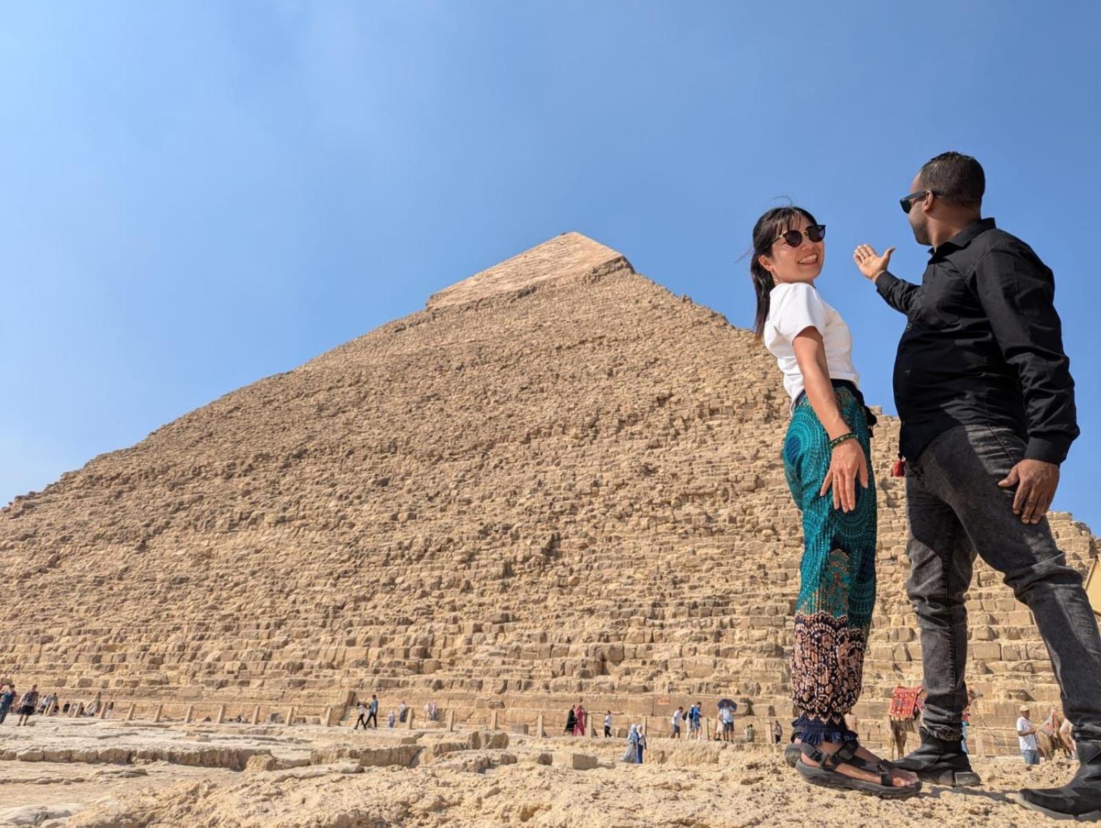 Jana Pyramids view inn
