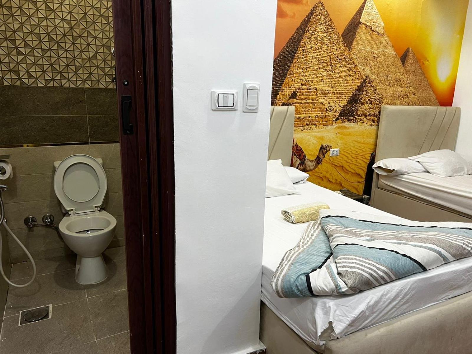 Jana Pyramids view inn