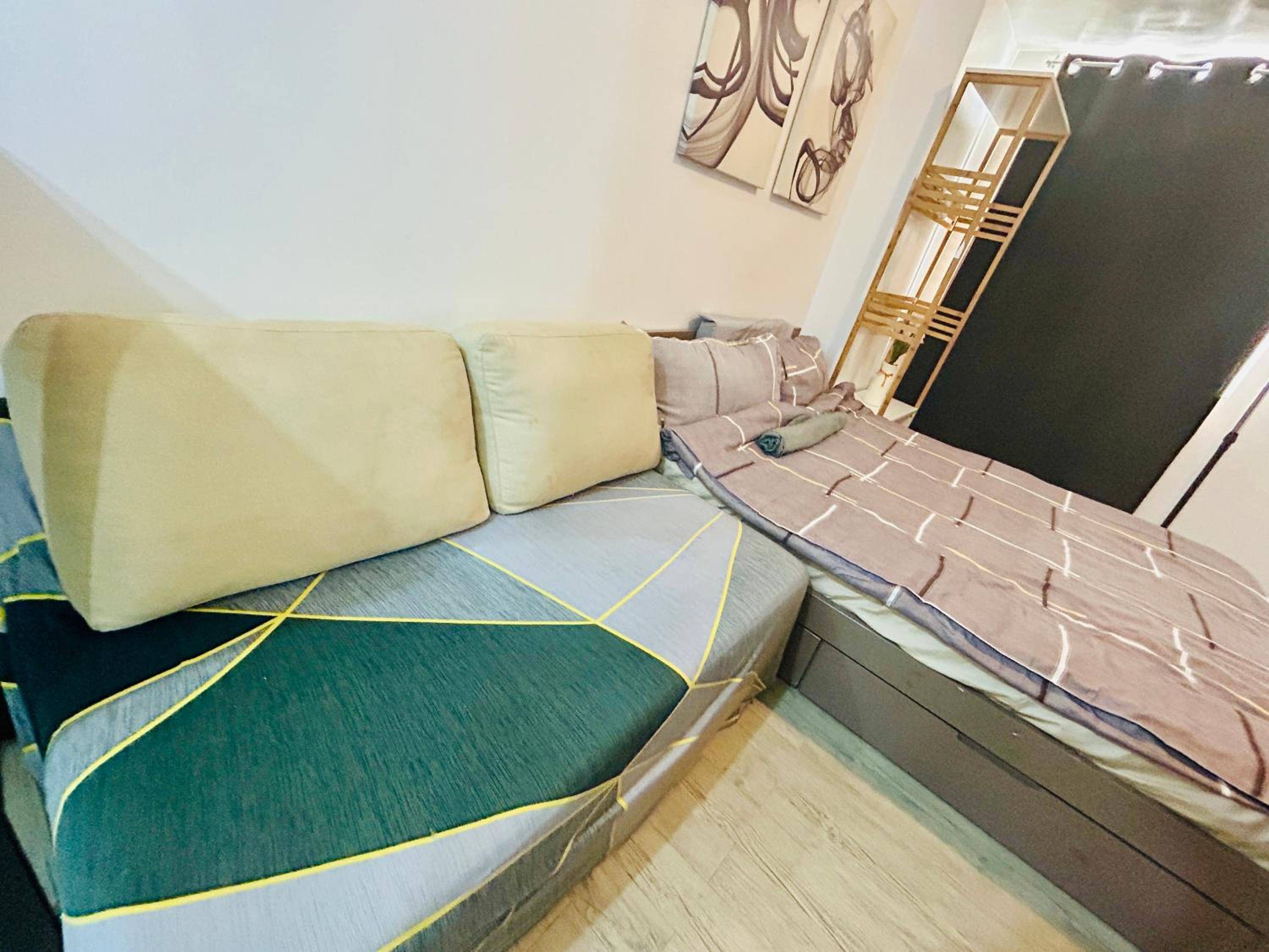 Cozy Studio Unit Near MRT Shaw & Malls view 3